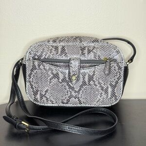 🌺 G.I.L.I Elegant Snake Print Crossbody Bag with Wallet